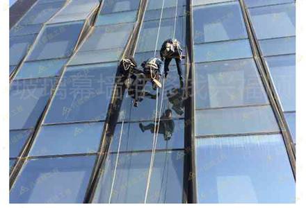 超大玻璃吊装作业